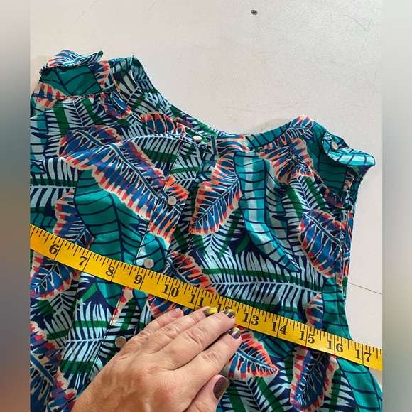 Liz Claiborne Print Peplum Blouse Sleeveless excellent condition Smocked Waist - Picture 12 of 12